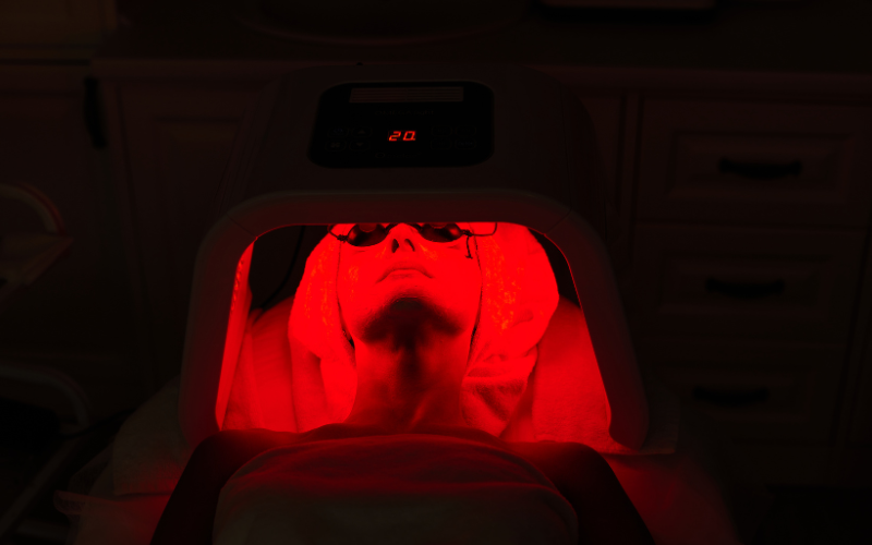 Red Light Therapy Is Trending — But What Does the Science Actually Say? A Grounded Look for Wellness‑Focused Consumers